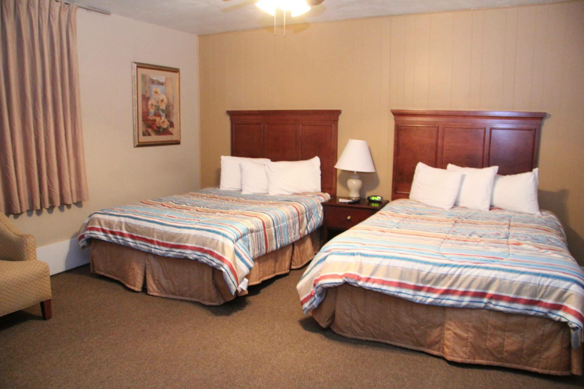 Green Acres Hotel Pittsfield Eksteriør billede